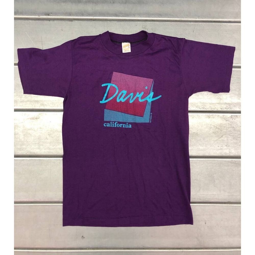 Vintage Davis California Tshirt Mens Small Purple Sportswear Made In USA